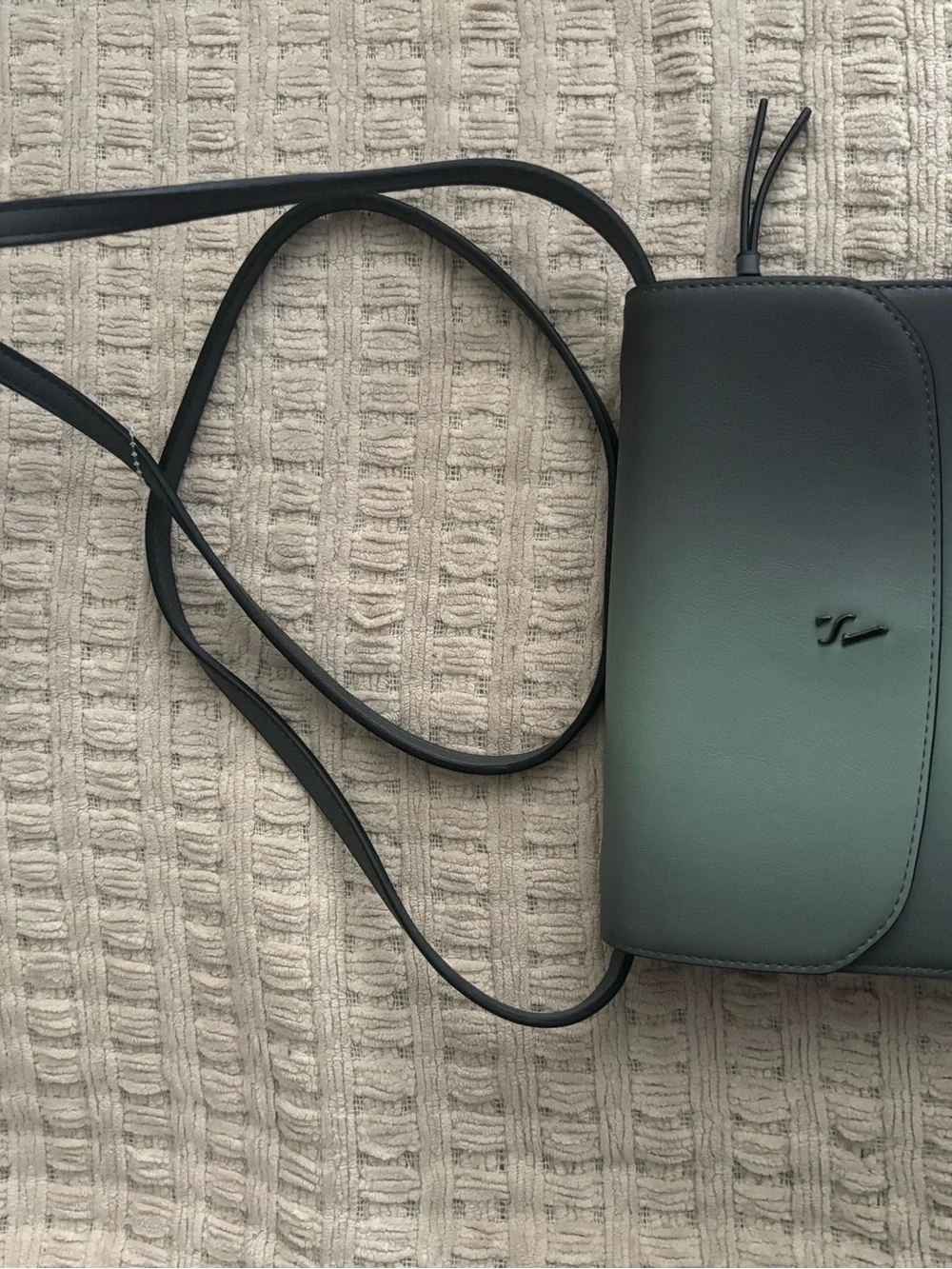 Simply Vera Vera Wang Signature Mini Crossbody bag - Picture 4 of 5